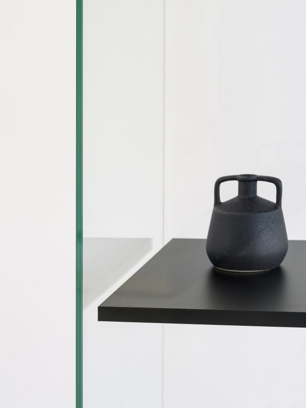 list: Van Esch|Functionals Functionals Stolp High vitrinekast - zwart