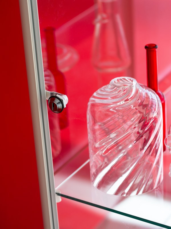 list: Van Esch|Functionals Functionals Pictor vitrine